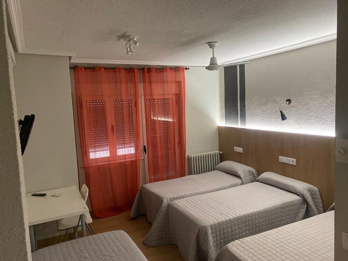 Hostal Uria Salamanca Luaran gambar